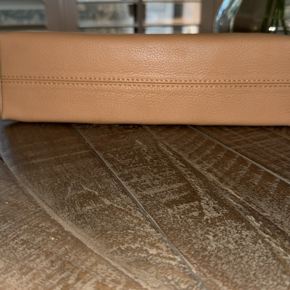 NWT, Valentina crossbody in pebbled leather in nutmeg. - Picture 10 of 10